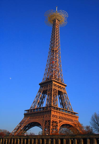 Illustration for article titled Eiffel Tower Getting Huge Observation Deck Made of Kevlar Webbing
